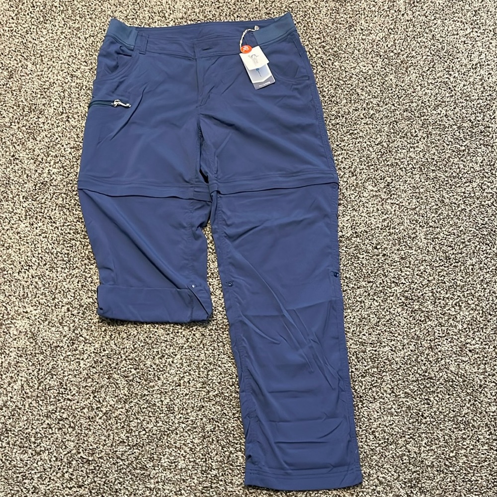 Women’s Basspro/Cabelas Clearwater convertible insignia Blue pants/shorts 12